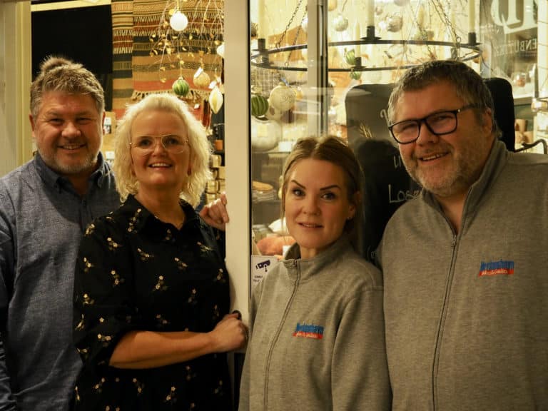 Brødrene Thorstein med sine koner, utgjør en stor andel av lokale forhandlere i Nevlunghavn