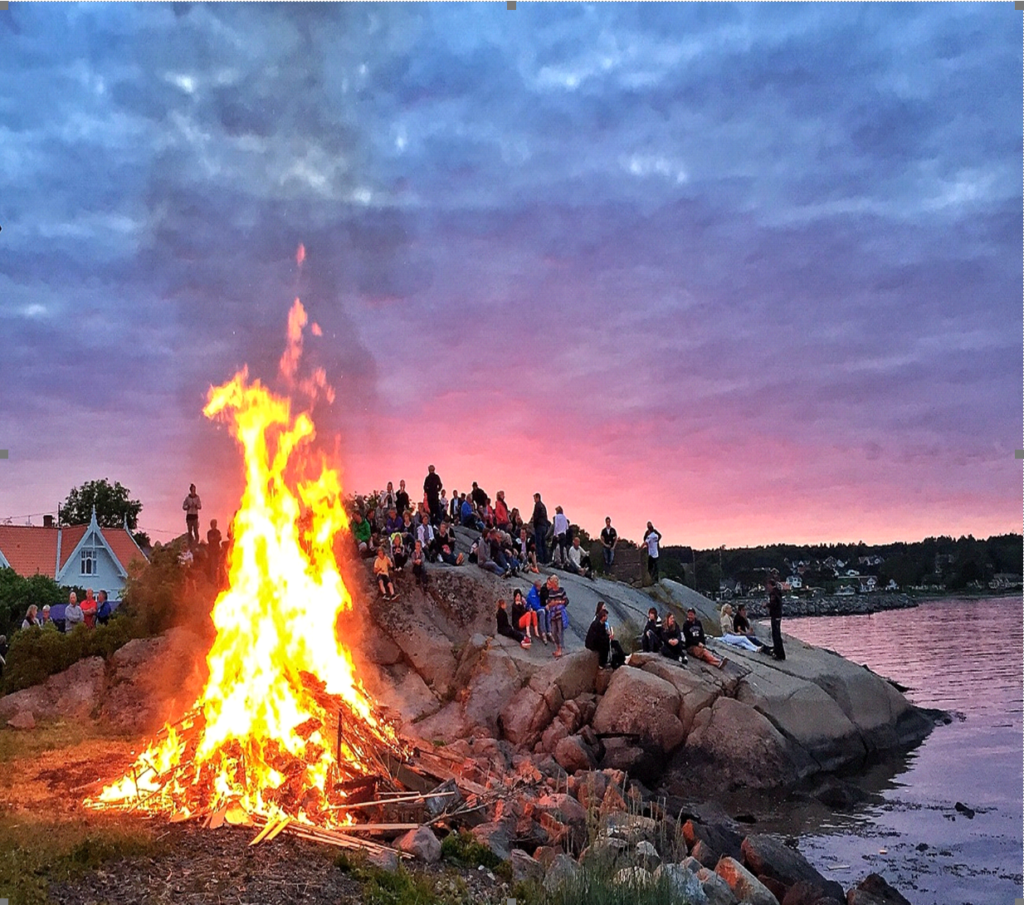 St.Hans bål i Nevlunghavn ved Lakseberget