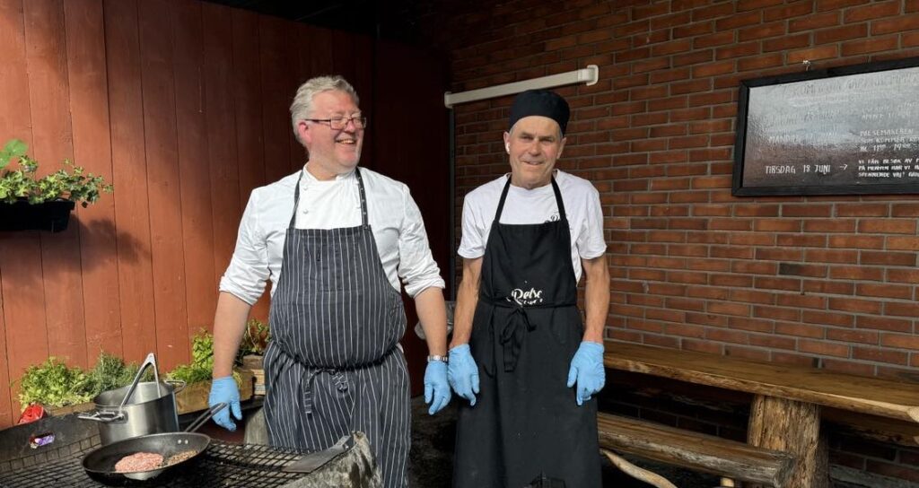 Ken Andersen og Hans Ole Bergby er klare for grilling