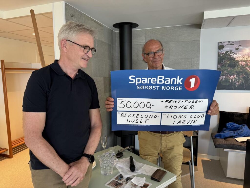 Lions Club Larvik overrekker 50000 til Gurvika