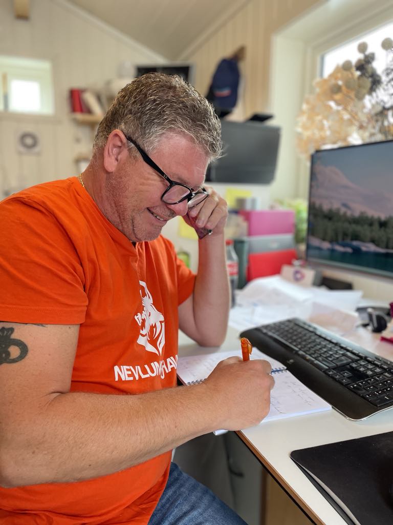 Losen i telefonprat med Bjarne Brøndbo