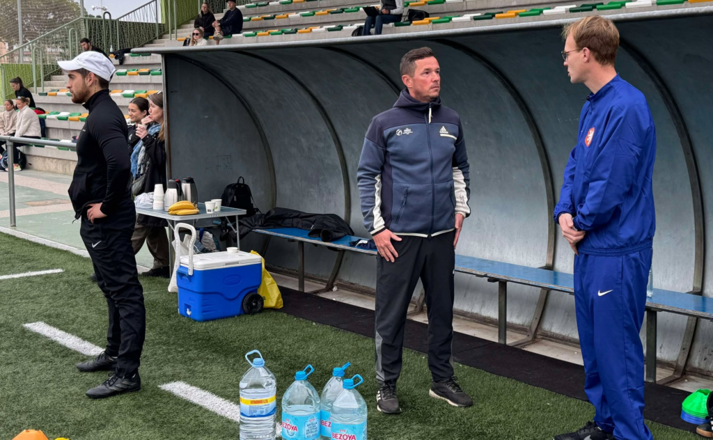 Trenere fra mange forskjellige land er i systemet til Fotballprogresjon Norge. Her følger de nøye med 