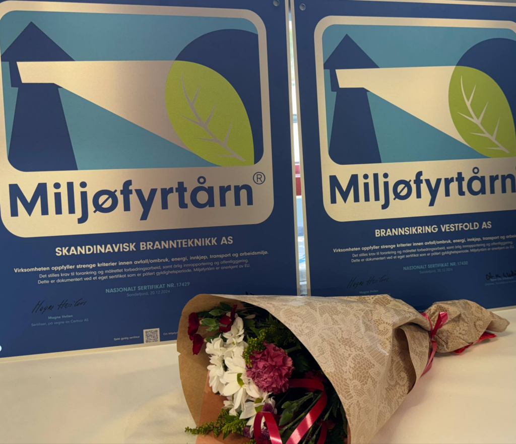 Miljøfyrtårn skilt ble utdelt til bedriftene 